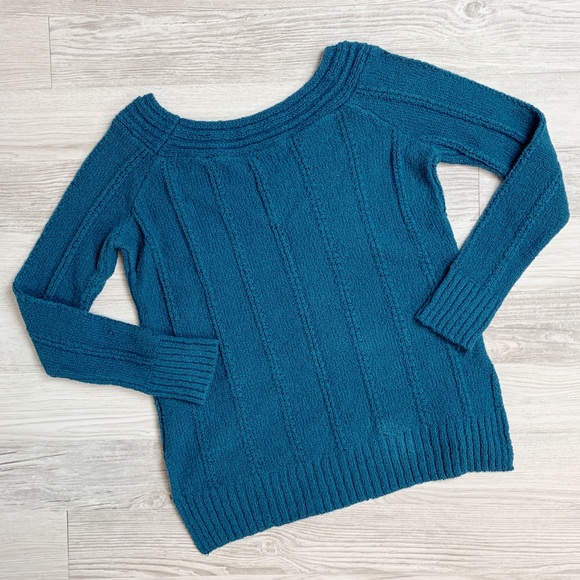 Hollister Textured V-neck Sweater - Picture 2 of 5